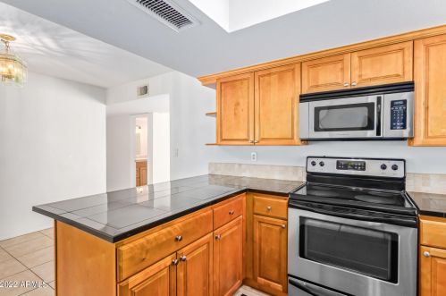 3222 Clinton St, Phoenix AZ 85028-3023 exterior