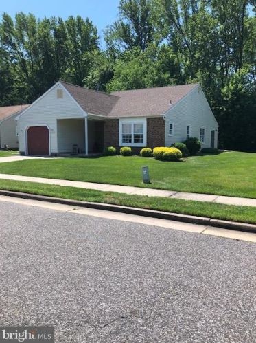 40 Lakebridge Dr, West Deptford NJ 08096-6718 exterior