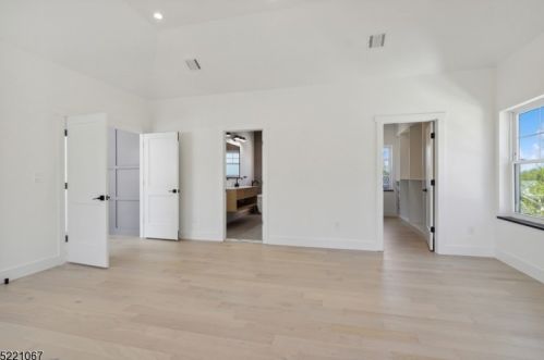 19 Grant Ave, East Hanover NJ  07936-2950 exterior