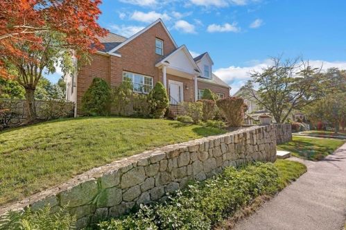 40 Howland St, Needham MA 02492-2901 exterior