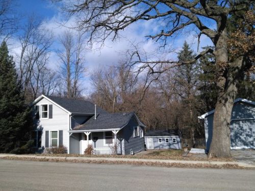 325 Logan St, Lemont, IL 60439-4208