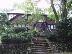 15 Howland Rd, Newton, MA 02465-2937