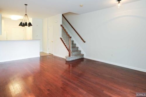 304 Freedom Ln, Belleville NJ 07109-5336 exterior