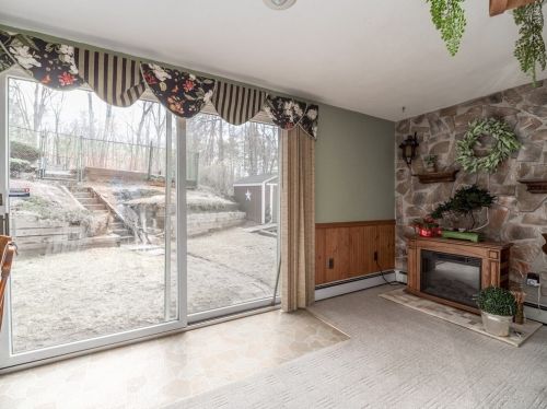 12 Candlewood St, Worcester MA 01602-2804 exterior