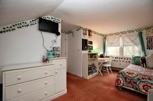 50 Pleasant St, Whitman MA 02382-2118 exterior