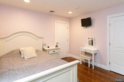 86 Lexington Ave, Cresskill NJ  07626-1216 exterior