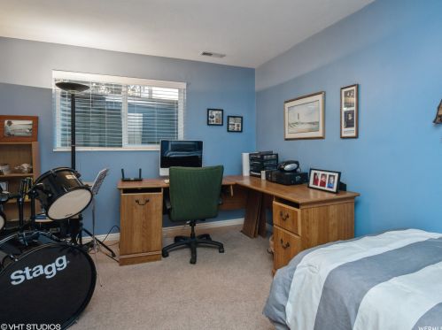 1587 Edgecliff Dr, Sandy UT 84092-4309 exterior