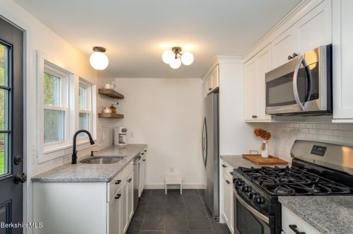 475 Water St, Williamstown MA  01267-2895 exterior