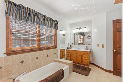 130 Conant Rd, Royalston MA 01331-9758 exterior