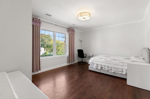 10 Fox Hl Rd, Newton MA exterior