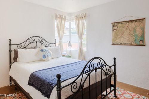 1631 Catalina Dr, Phoenix AZ 85018-7212 exterior