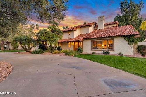 207 Echo Ln, Phoenix, AZ 85020-3571