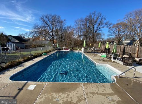 817 Broad St, West Deptford NJ 08096-1605 exterior