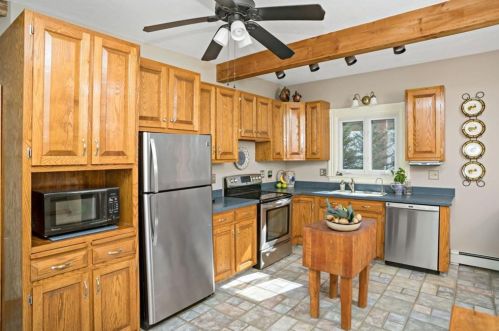 221 Union St, Weymouth MA 02190-2827 exterior