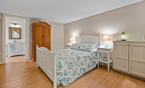 92 Edgewater Dr, Wareham MA 02571-2189 exterior