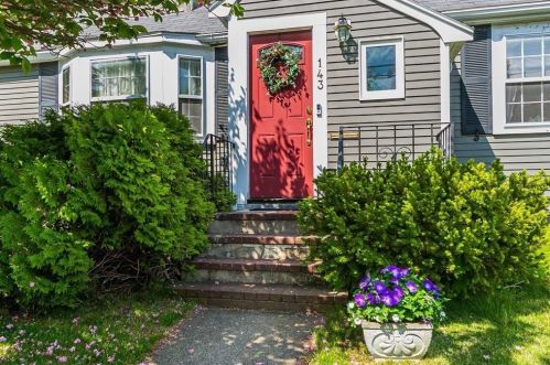 143 Fairfield St, Needham, MA 02492-4525