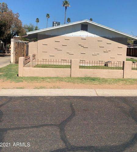3944 Earll Dr, Phoenix AZ 85018-7103 exterior