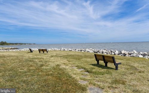 1525 Bay Dr, Shady Side MD exterior