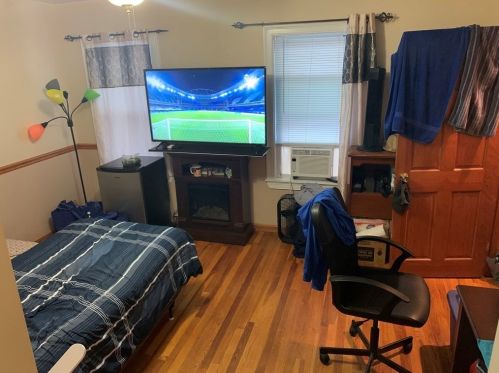 1122 Mammoth Rd, Dracut MA 01826 exterior