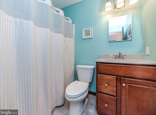 34 Pelham Dr, West Deptford NJ 08051-1736 exterior