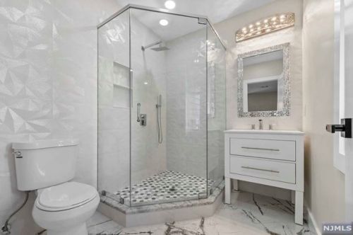 32 Florence Ave, Cresskill NJ  07626-1809 exterior