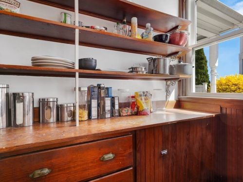 61 Paul Revere Rd, Arlington MA 02476-5729 exterior