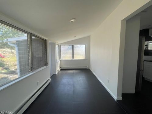 46 Edgewood Rd, Skyline Lakes NJ 07456-1911 exterior