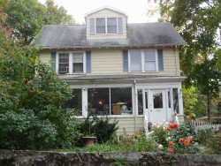 122 Elgin St, Newton, MA 02459-2302