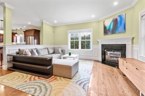 288 Nevada St, Newton, MA 02460-1466