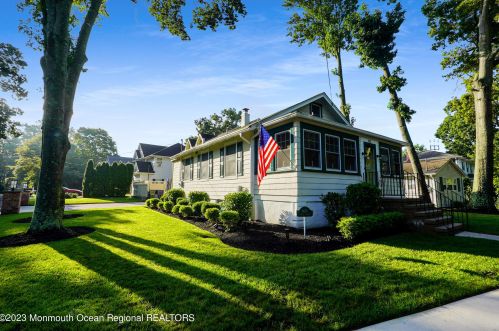 900 Roseld Ave, Tinton Falls NJ  07712-4154 exterior