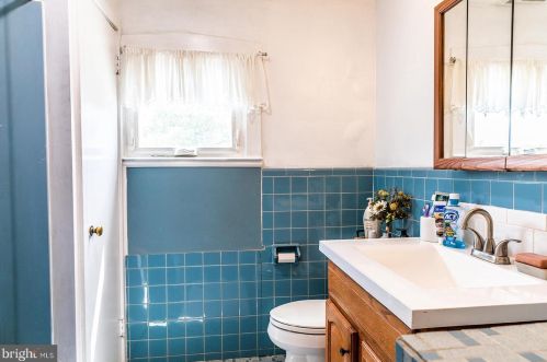 141 Progress Ave, West Deptford NJ 08096-1212 exterior