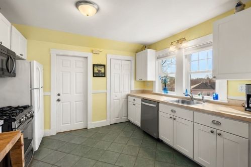 44 Barham Ave, Quincy MA 02171-2711 exterior