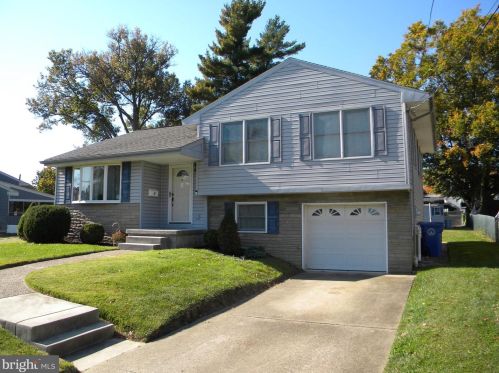 60 Holly Dr, West Deptford NJ  08096-3317 exterior