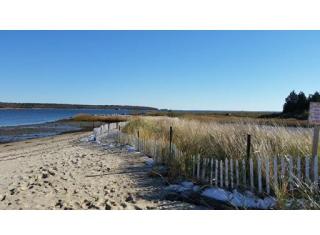 74 Raymond St, Fairhaven, MA 02719-2412