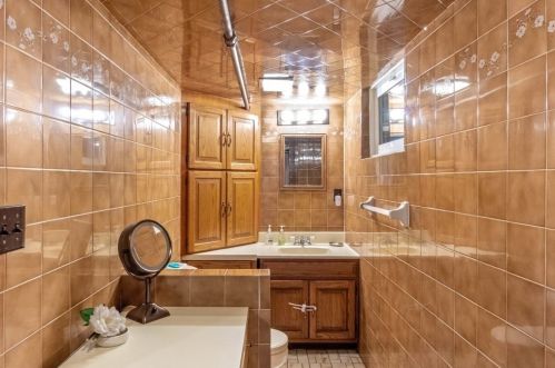 940 Randolph Ave, Milton MA 02186-4030 exterior