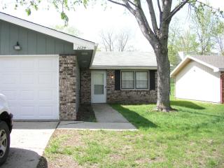 2025 Heatherwood Dr, Lawrence, KS 66047-2219