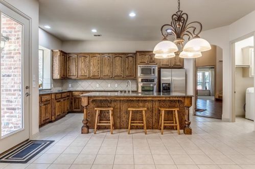 7020 Coverdale Dr, Plano TX 75024-7553 exterior