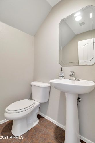 9118 Cypress St, Phoenix AZ 85003-1106 exterior