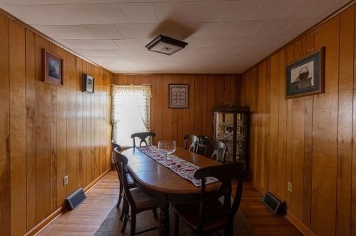 51 Grv St, North Brookfield MA 01535-1944 exterior