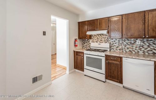 21 Birch Ln, Tinton Falls NJ 07724-3471 exterior