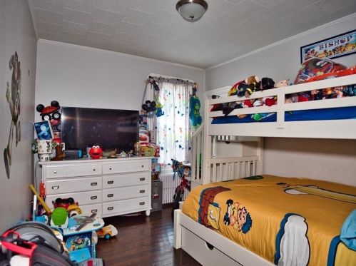 74 Clark St, New Bedford MA 02740-7021 exterior