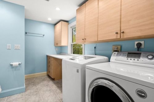 55 Farlow Rd, Newton MA 02458-2439 exterior