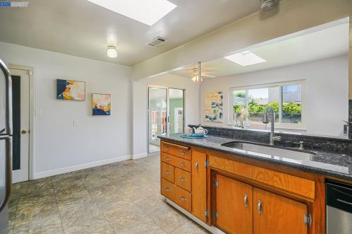 2165 Bradhoff Ave, San Leandro CA 94577-6119 exterior