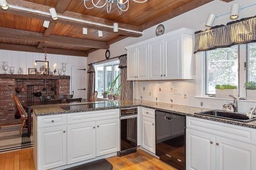 90 Countryside Ln, Milton MA 02186-4435 exterior