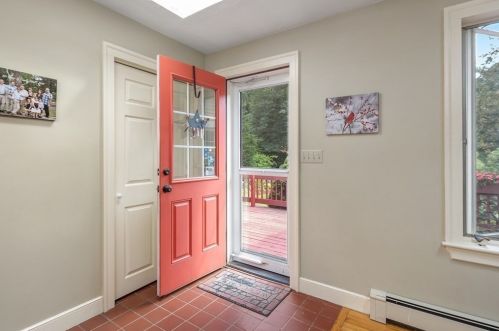 121 Warren Ave, Plymouth, MA 02360-2429