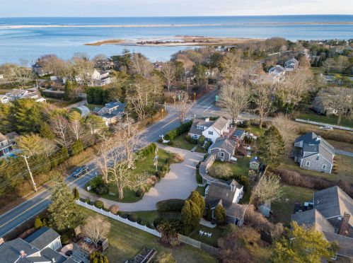 407 Old Harbor Rd, Chatham MA 02633-2375 exterior