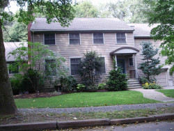 39 White Oak Rd, Newton, MA 02468-1322