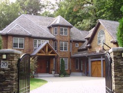 20 Laura Rd, Newton, MA 02468-2163