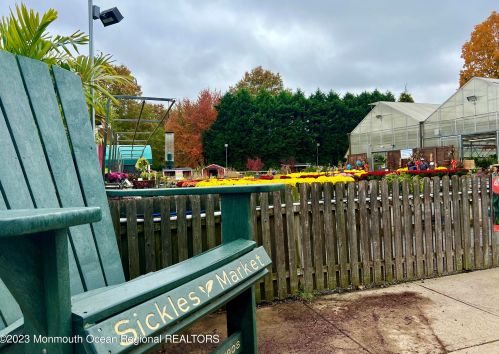 208 Winding Way, Little Silver NJ 07739-1763 exterior