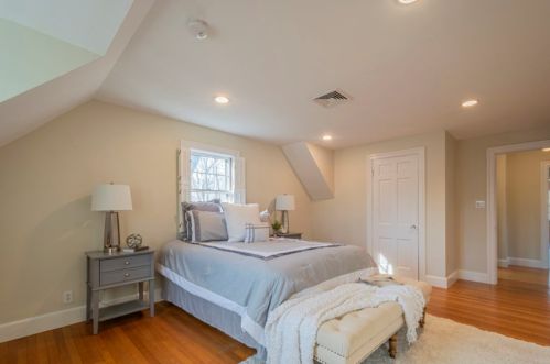 544 Quinobequin Rd, Newton MA 02468-2129 exterior